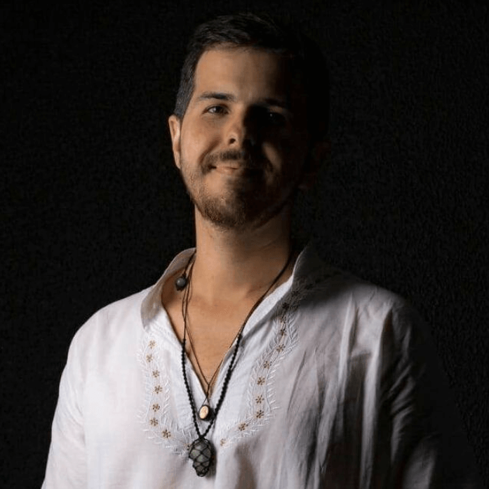 Júlio C.